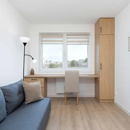 Cozy With Parking And Workspace By Renters Apartment *