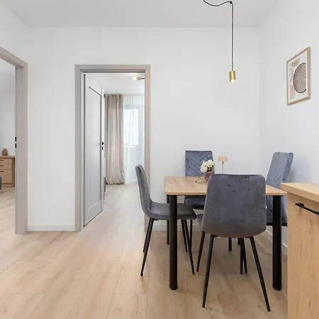 Cozy With Parking And Workspace By Renters Rzeszów